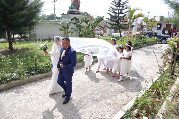 Mr. Ignasius Laya & Mrs. Flaviana by Ventlee Groom Centre - 005 Mr. Ignasius Laya & Mrs. Flaviana by Ventlee Groom Centre - 005