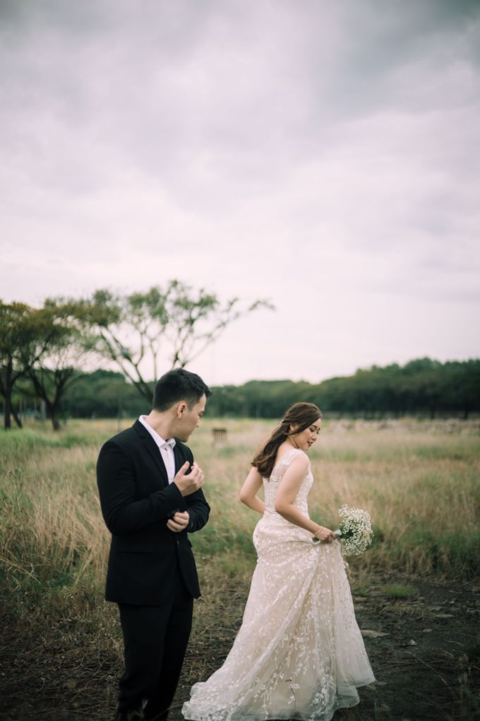 Outdoor Prewedding For Ferdinand & Michelle by Elina Wang Bridal - 003