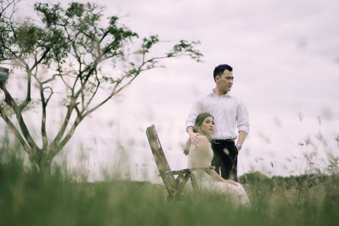 Outdoor Prewedding For Ferdinand & Michelle by Elina Wang Bridal - 001