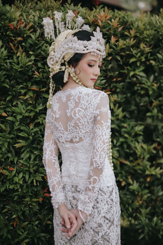 Wedding attire (mother/sister of the bride, kebaya akad, resepsi) by Diguci Design Studio - 006 Wedding attire (mother/sister of the bride, kebaya akad, resepsi) by Diguci Design Studio - 006