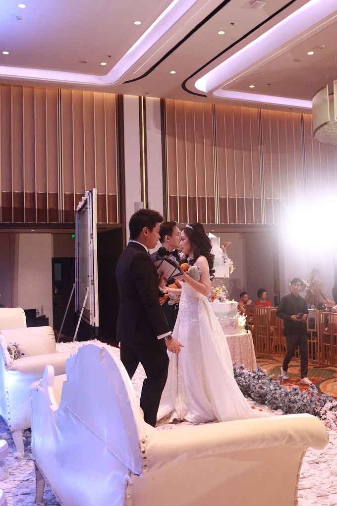 Double v Entertainment at wedding in ballroom Episode Hotel Serpong by Double V Entertainment - 014 Double v Entertainment at wedding in ballroom Episode Hotel Serpong by Double V Entertainment - 014