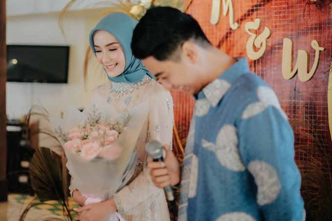 The Engagement of Melly & Wisnu by alienco photography - 003