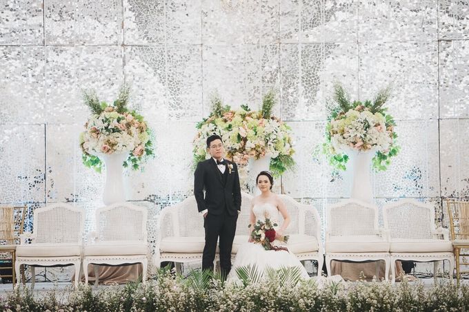 Compilation of White Themed Wedding by Skenoo Hall Emporium Pluit by IKK Wedding - 004 Compilation of White Themed Wedding by Skenoo Hall Emporium Pluit by IKK Wedding - 004