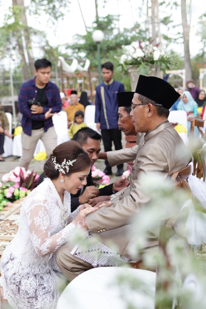 The Wedding of Supri & Delvi ❤️ by Favor Brides - 030 The Wedding of Supri & Delvi ❤️ by Favor Brides - 030
