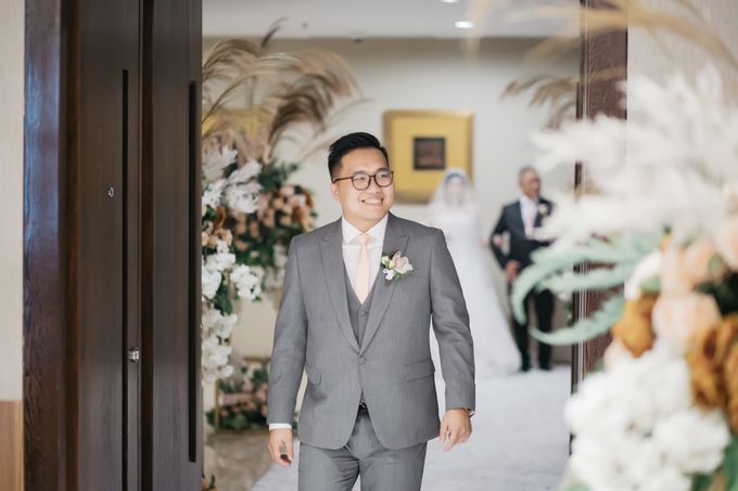 Indra & Yoan Wedding at Hilton by PRIDE Organizer - 012 Indra & Yoan Wedding at Hilton by PRIDE Organizer - 012