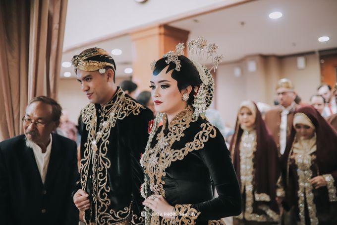 The Wedding of Herta & Andiko by Sanggar Nanin Fadlan - 001