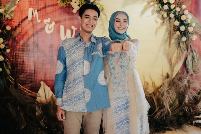 The Engagement of Melly & Wisnu by alienco photography - 010