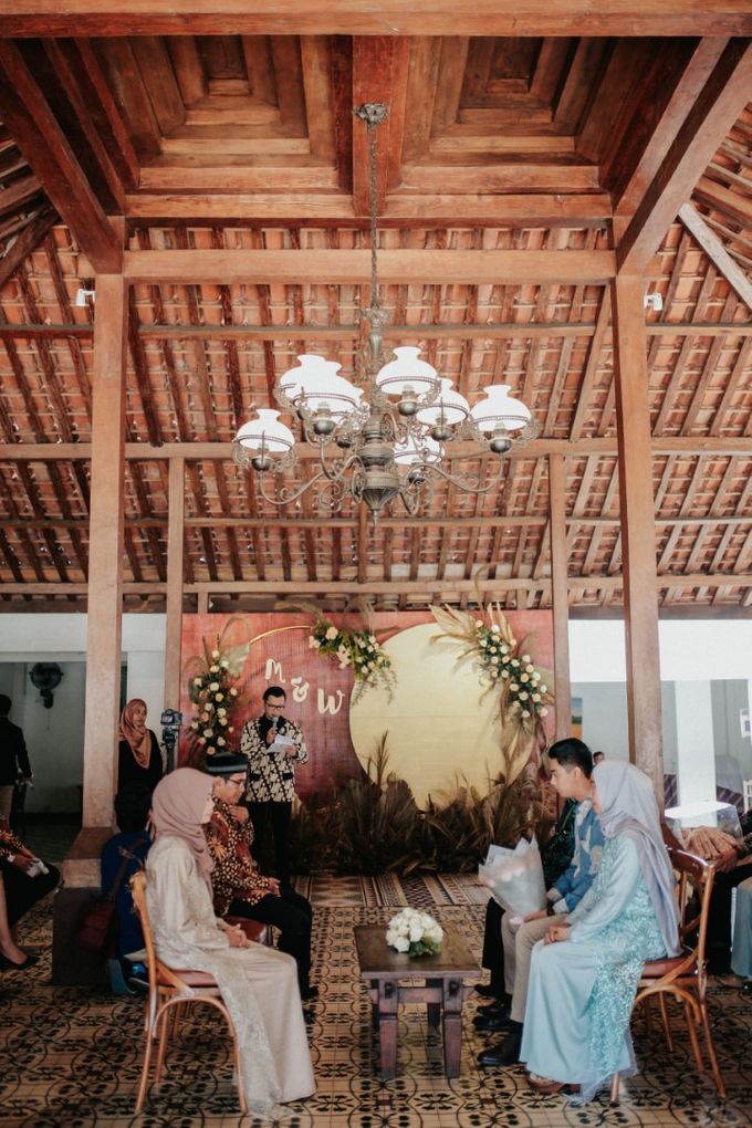 The Engagement of Melly & Wisnu by alienco photography - 014