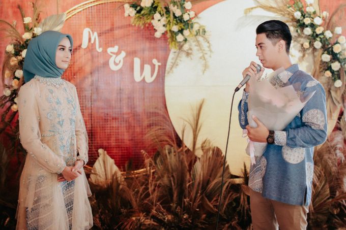 The Engagement of Melly & Wisnu by alienco photography - 017