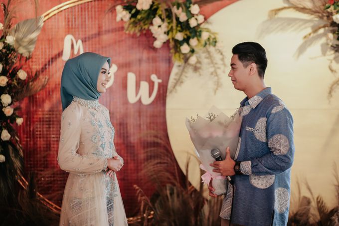 The Engagement of Melly & Wisnu by alienco photography - 033