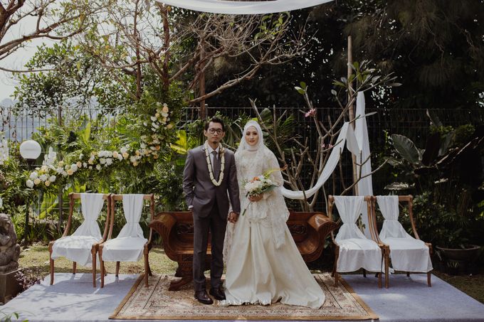 A Harmonious Front Yard Wedding - Nyoman & Ramadhan by IONA Plant House - 018 A Harmonious Front Yard Wedding - Nyoman & Ramadhan by IONA Plant House - 018
