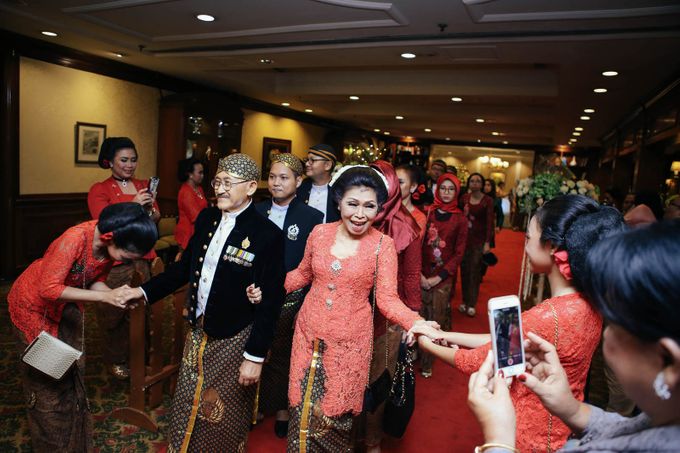 Traditional Wedding of Ami & Adi by MERCANTILE PENTHOUSE WEDDING - 015 Traditional Wedding of Ami & Adi by MERCANTILE PENTHOUSE WEDDING - 015