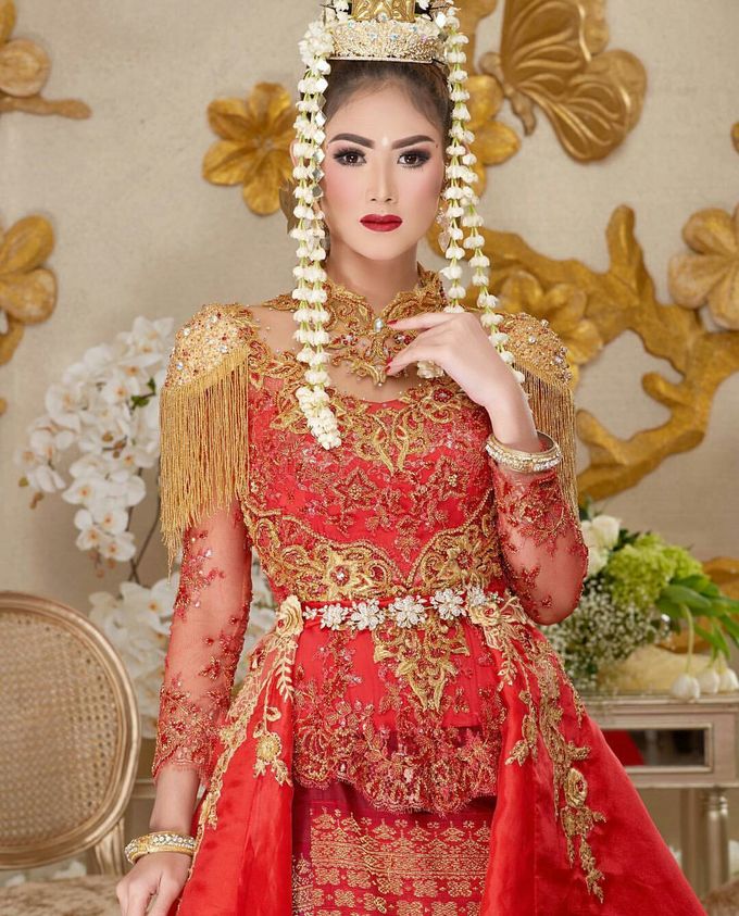 Keindahan Gaya Busana Pengantin Indonesia Timur by Sanggar Liza - 003 Keindahan Gaya Busana Pengantin Indonesia Timur by Sanggar Liza - 003