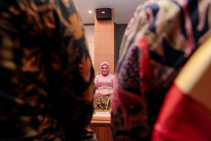 The ENGAGEMENT "Mega & Reza" by Nadhif Zhafran Photography - 008 The ENGAGEMENT "Mega & Reza" by Nadhif Zhafran Photography - 008