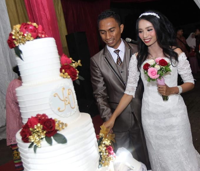 Small 3 Tier Wedding Cake by Liebelux Cake - 001 Small 3 Tier Wedding Cake by Liebelux Cake - 001
