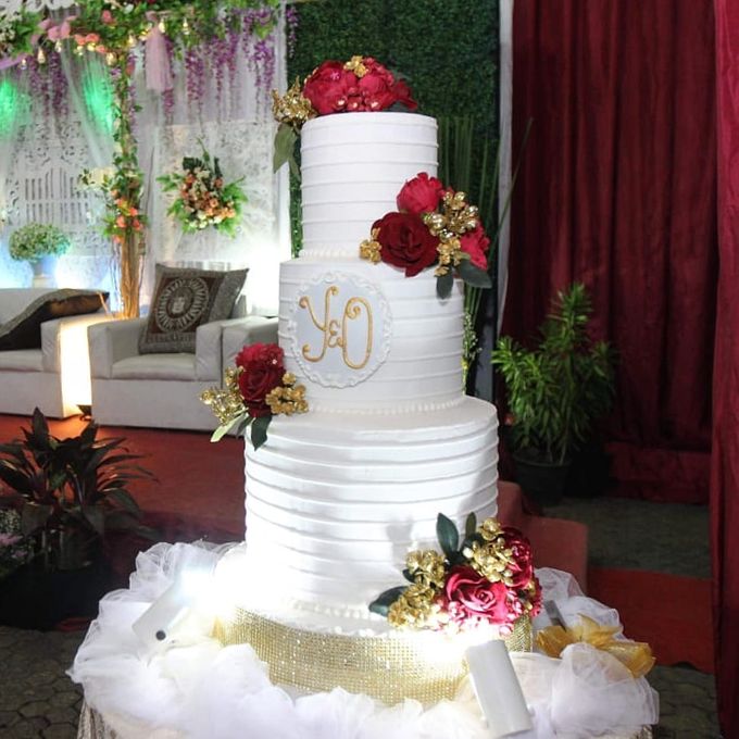 Small 3 Tier Wedding Cake by Liebelux Cake - 003 Small 3 Tier Wedding Cake by Liebelux Cake - 003