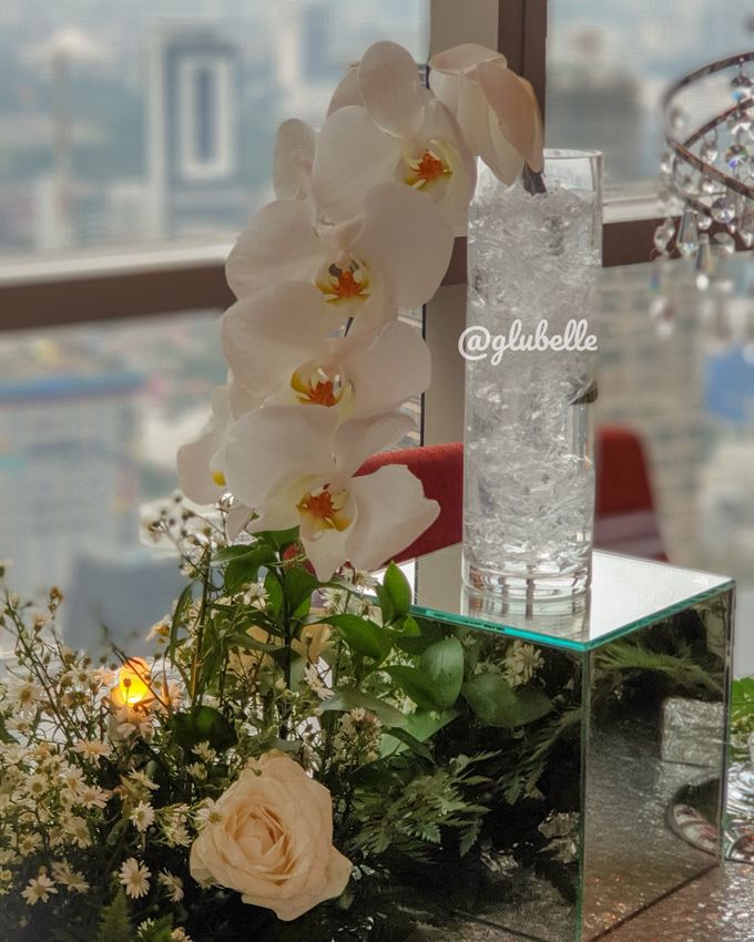 Fresh Flowers Table Decor by GLUBELLE - 001 Fresh Flowers Table Decor by GLUBELLE - 001