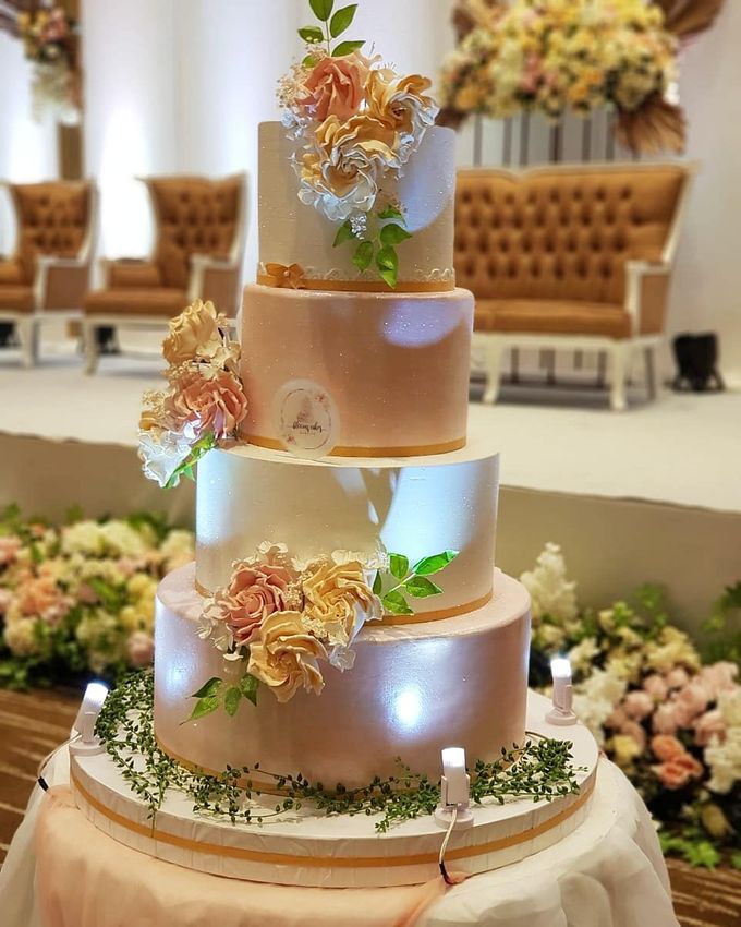 Custom Wedding Cake by Bloomscake Wedding - 016 Custom Wedding Cake by Bloomscake Wedding - 016