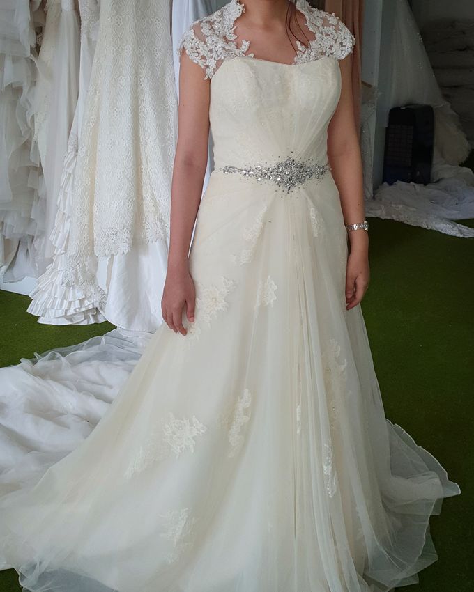 FITTING WEDDINGDRESS by Bee Bridal Center - 004