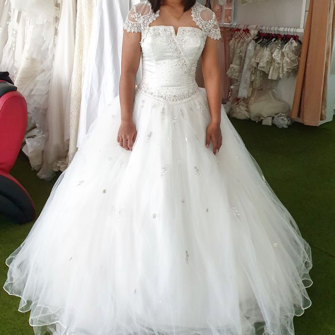 FITTING WEDDINGDRESS by Bee Bridal Center - 009