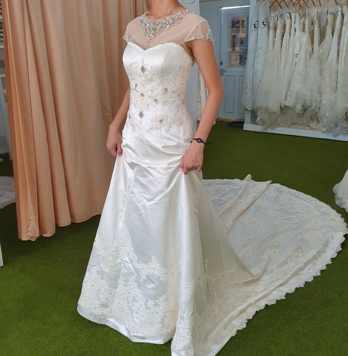 FITTING WEDDINGDRESS by Bee Bridal Center - 013