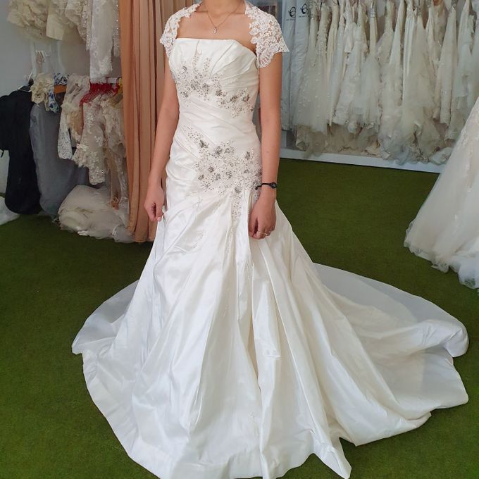 FITTING WEDDINGDRESS by Bee Bridal Center - 017