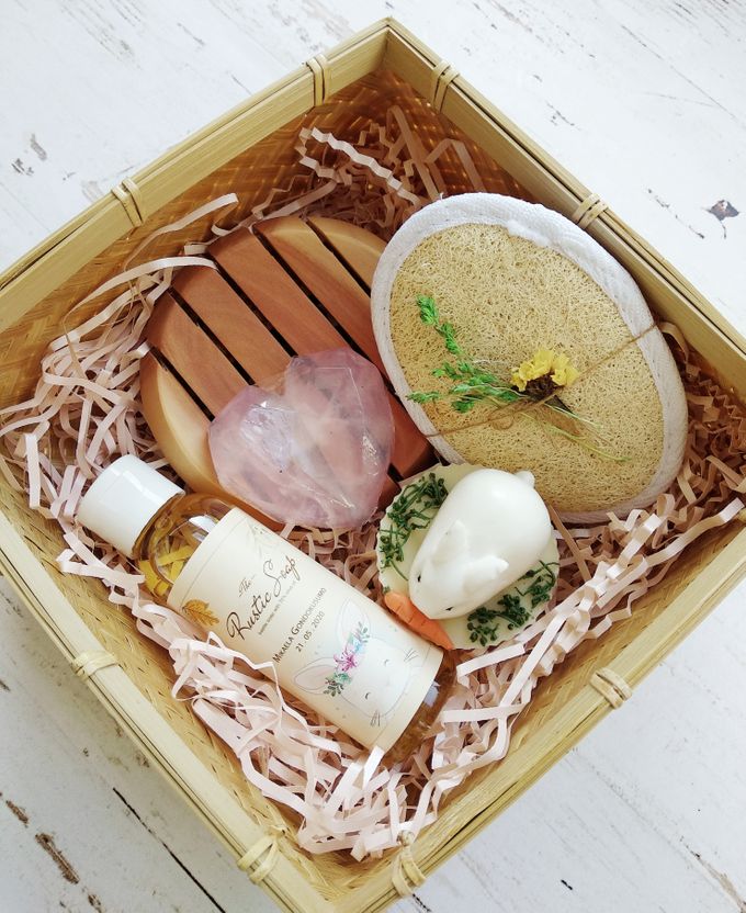 Rustic Hampers With Besek Sokase by The Rustic Soap - 001 Rustic Hampers With Besek Sokase by The Rustic Soap - 001