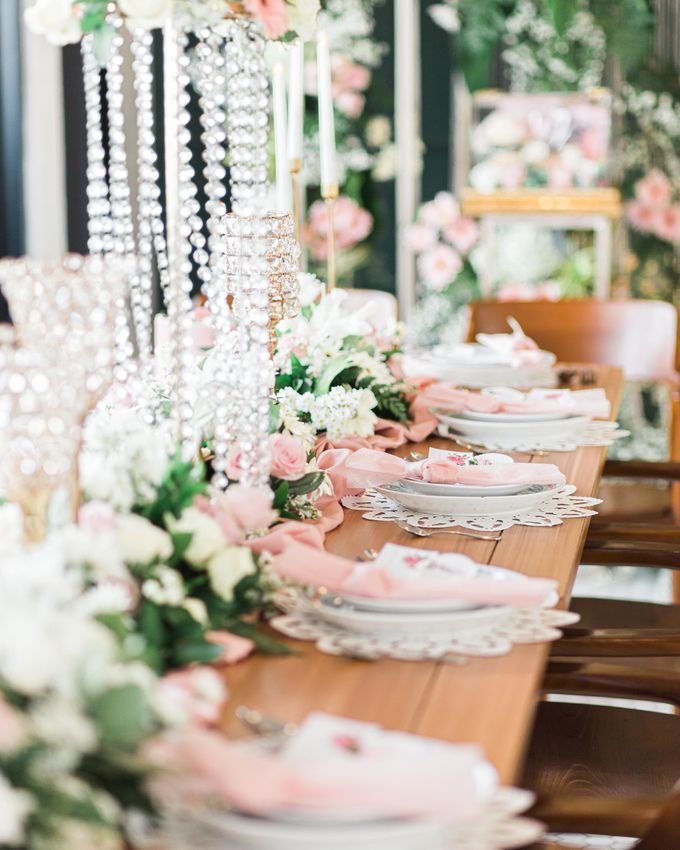 Elegant Dinner Setting by Sisi Wedding Planner - 002