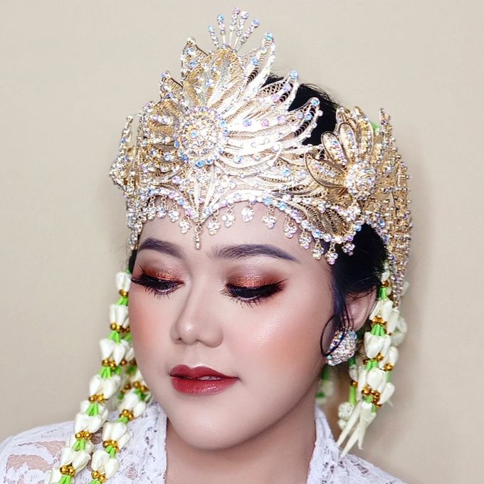 Wedding Makeup Hairdo by Zevinnia Makeup Artist - 018