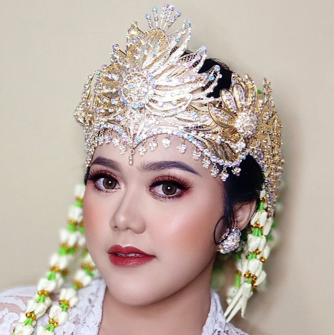 Wedding Makeup Hairdo by Zevinnia Makeup Artist - 013 Wedding Makeup Hairdo by Zevinnia Makeup Artist - 013