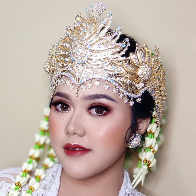 Wedding Makeup Hairdo by Zevinnia Makeup Artist - 013