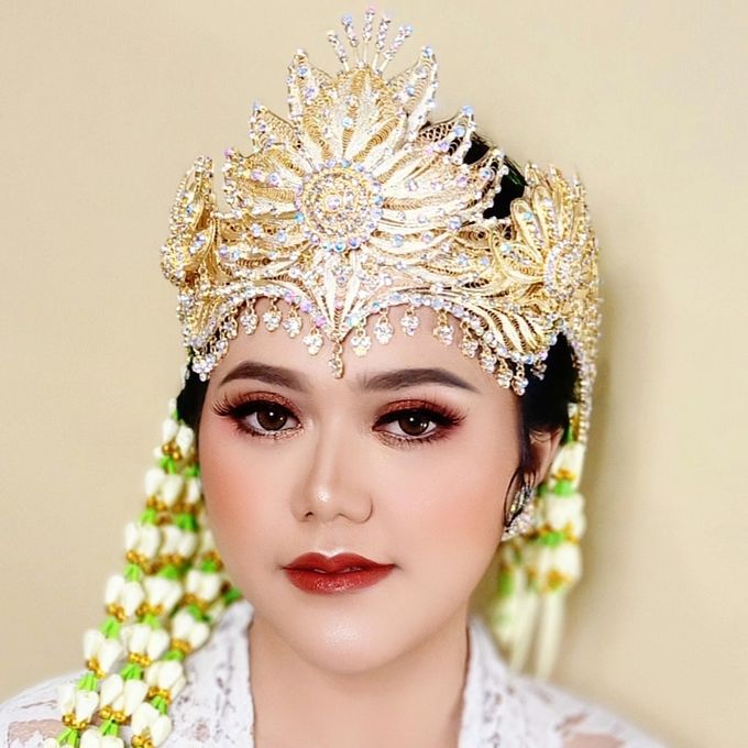 Wedding Makeup Hairdo by Zevinnia Makeup Artist - 008