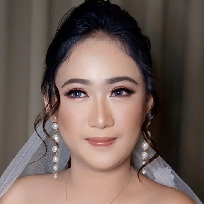 Wedding Makeup Hairdo by Zevinnia Makeup Artist - 012