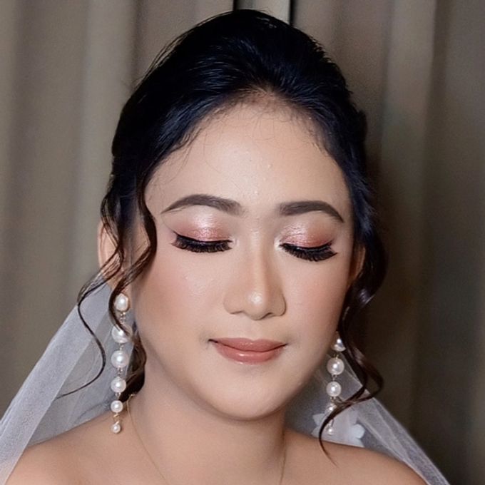 Wedding Makeup Hairdo by Zevinnia Makeup Artist - 003