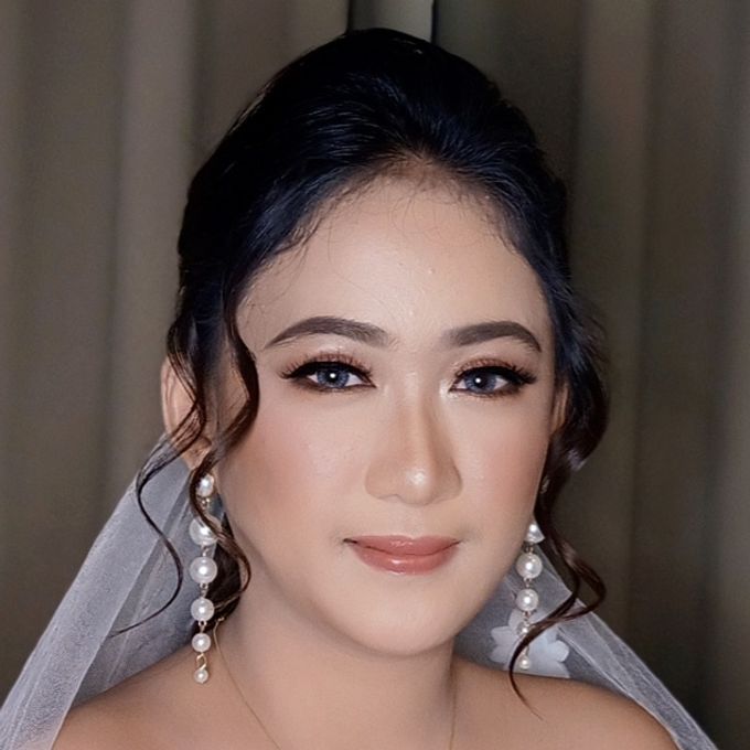 Wedding Makeup Hairdo by Zevinnia Makeup Artist - 006