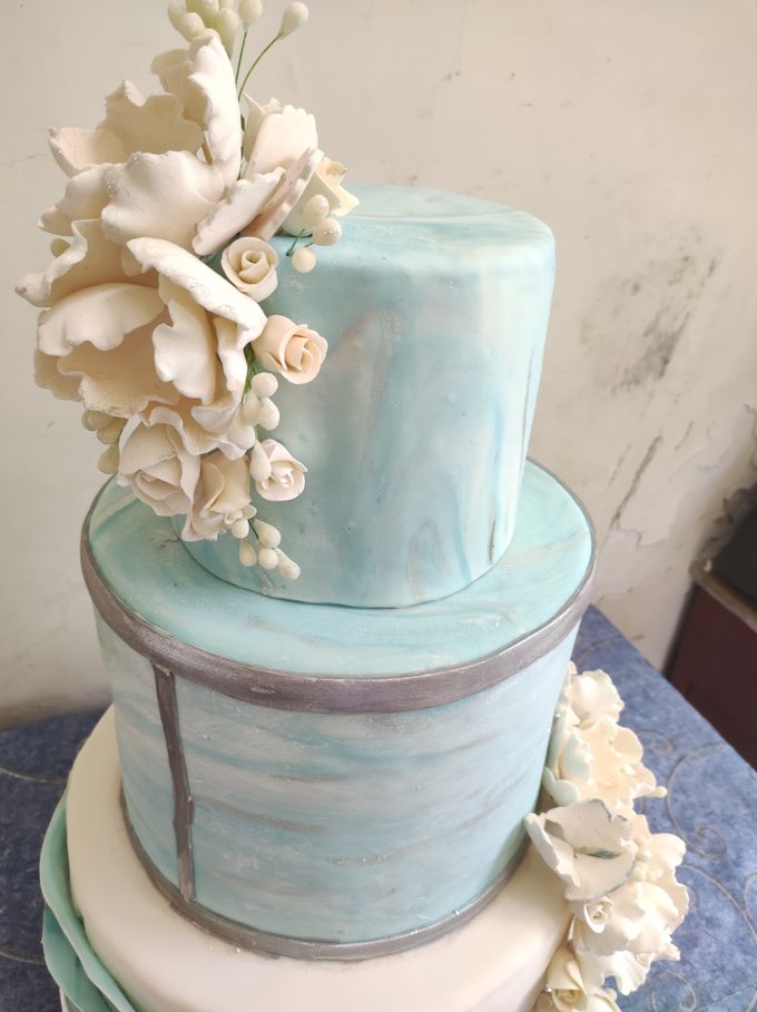 Blue And Silver by Sugaria cake - 002 Blue And Silver by Sugaria cake - 002