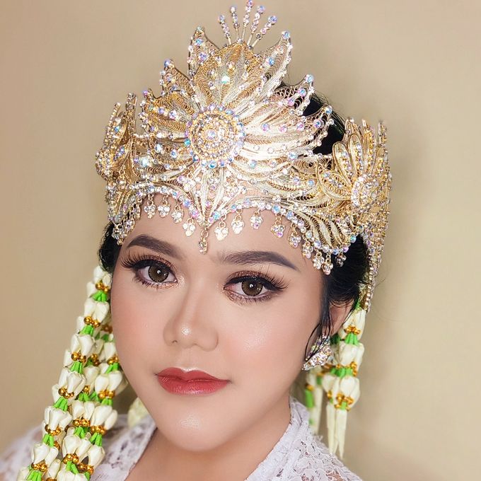 Wedding Makeup Hairdo by Zevinnia Makeup Artist - 030 Wedding Makeup Hairdo by Zevinnia Makeup Artist - 030