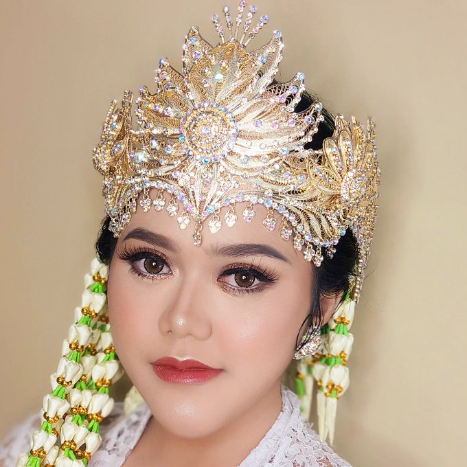 Wedding Makeup Hairdo by Zevinnia Makeup Artist - 030