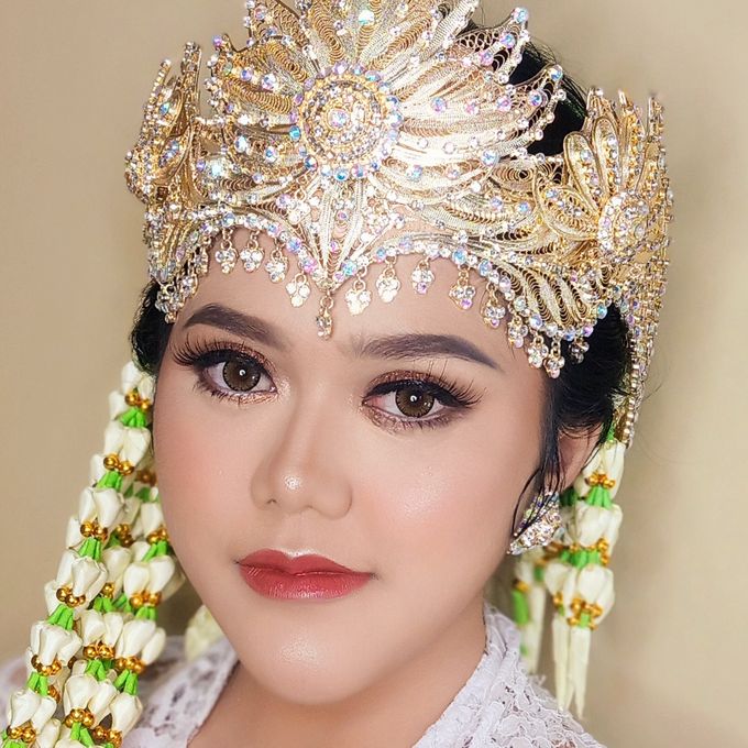 Wedding Makeup Hairdo by Zevinnia Makeup Artist - 032 Wedding Makeup Hairdo by Zevinnia Makeup Artist - 032