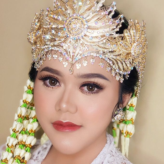 Wedding Makeup Hairdo by Zevinnia Makeup Artist - 032