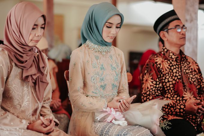 The Engagement of Melly & Wisnu by alienco photography - 038 The Engagement of Melly & Wisnu by alienco photography - 038