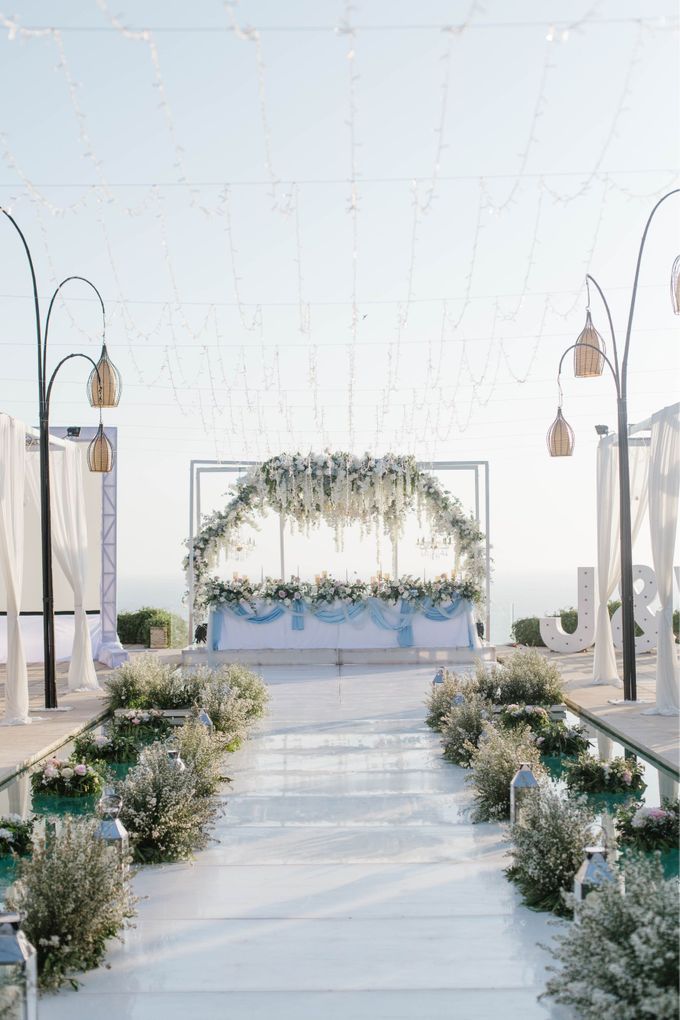 Charming Airy-blue Clifftop Wedding at Sunset Plenilunio Bali by Silverdust Decoration - 009