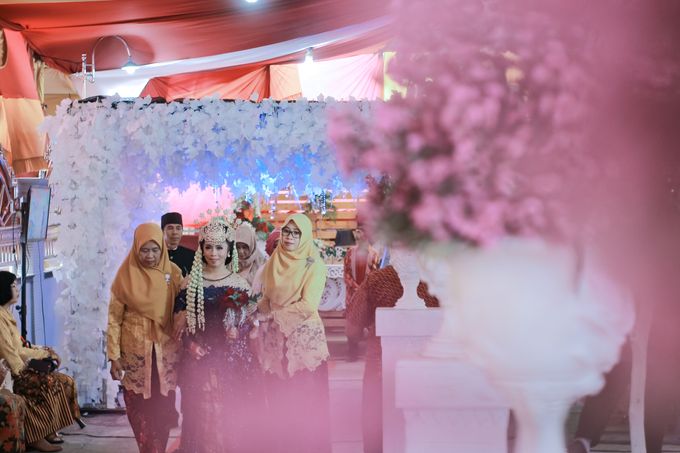Wedding Intan & Agung by aaron Photo & Cinema - 016 Wedding Intan & Agung by aaron Photo & Cinema - 016