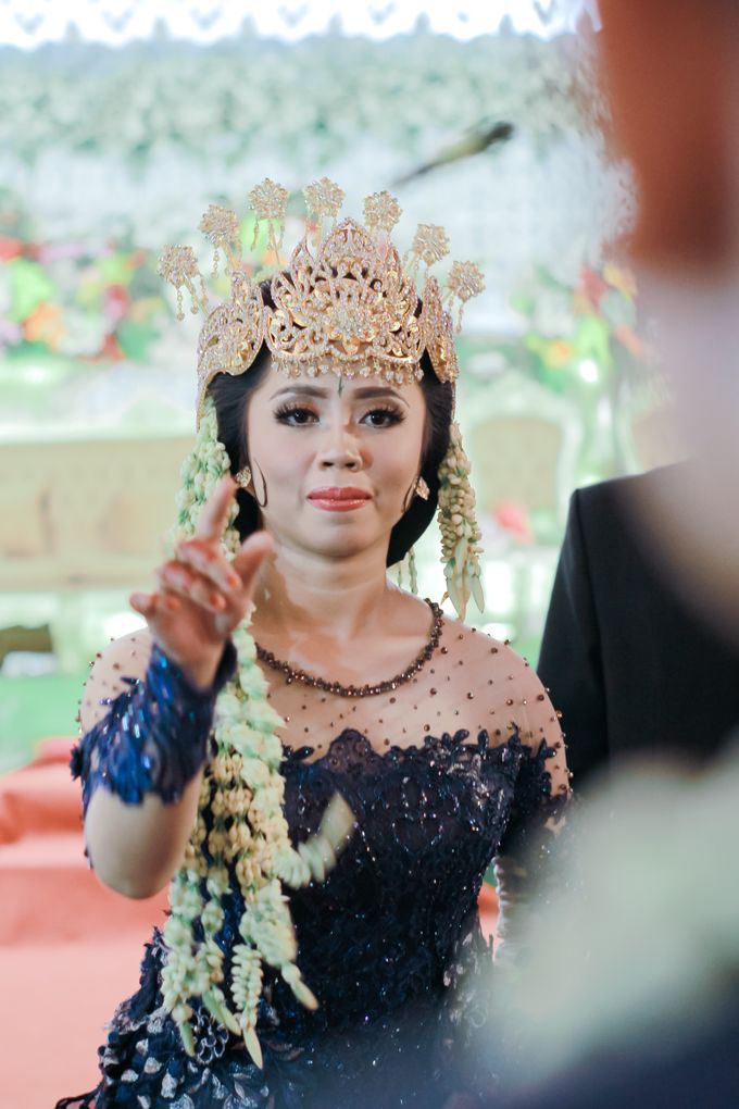 Wedding Intan & Agung by aaron Photo & Cinema - 017 Wedding Intan & Agung by aaron Photo & Cinema - 017