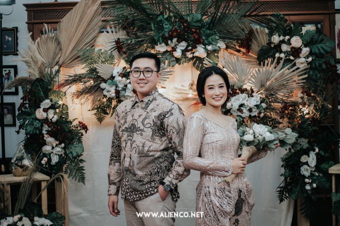 The Engagement of Andari & Fatahillah by alienco photography - 010