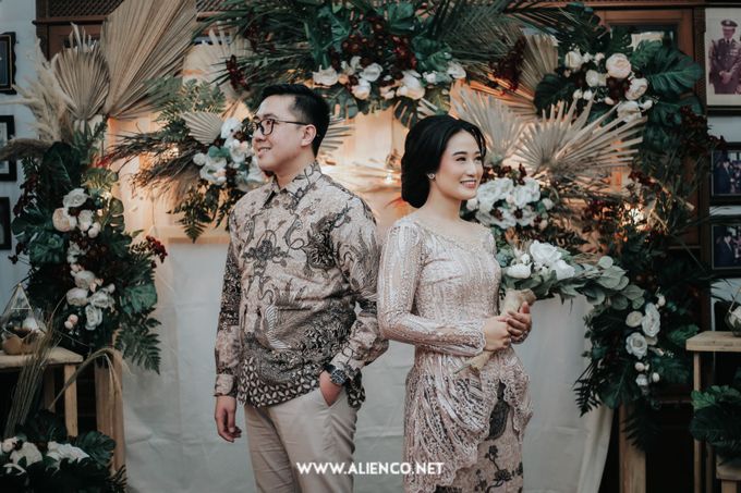 The Engagement of Andari & Fatahillah by alienco photography - 011