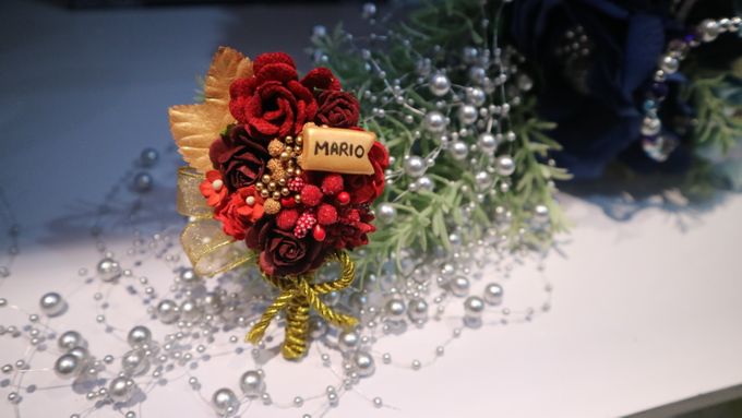 Boutonnieres & Hand Corsages by Art of ME - 001 Boutonnieres & Hand Corsages by Art of ME - 001
