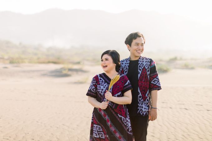 Nina & Ndaru in Famous Gumuk Pasir in Yogakarta by Everafter Journal - 016