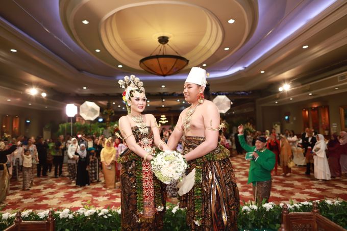 Wedding ULY SASONGKO dan ARIEF SETIAWAN by JACK HARYANTO MC - 006 Wedding ULY SASONGKO dan ARIEF SETIAWAN by JACK HARYANTO MC - 006