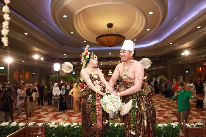 Wedding ULY SASONGKO dan ARIEF SETIAWAN by JACK HARYANTO MC - 002 Wedding ULY SASONGKO dan ARIEF SETIAWAN by JACK HARYANTO MC - 002